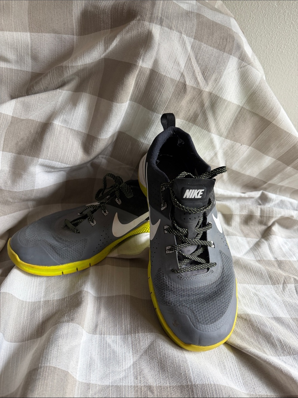 Nike Men’s Gray & Yellow Athletic Training Sneakers